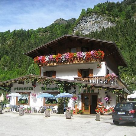 Affittacamere Pizzeria Marmolada Rocca Pietore Exterior foto